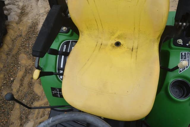 Image of John Deere 2305 equipment image 4