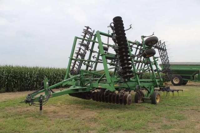 Image of John Deere 2310 equipment image 1