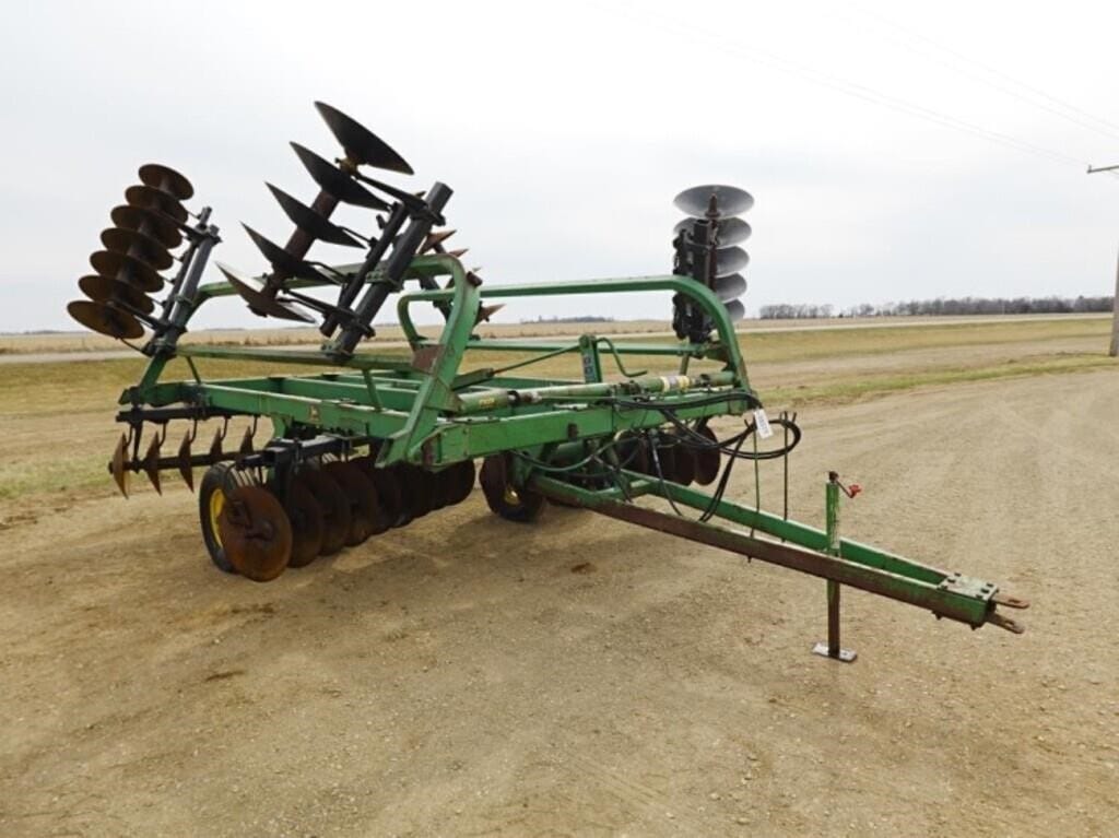 John Deere 235 Equipment Image0