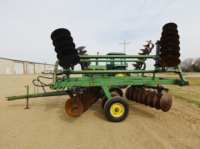 Image of John Deere 235 equipment image 3