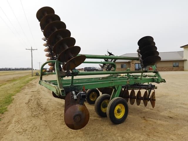 Image of John Deere 235 equipment image 1