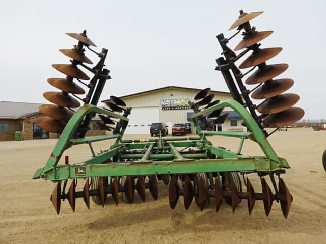 Image of John Deere 235 equipment image 2