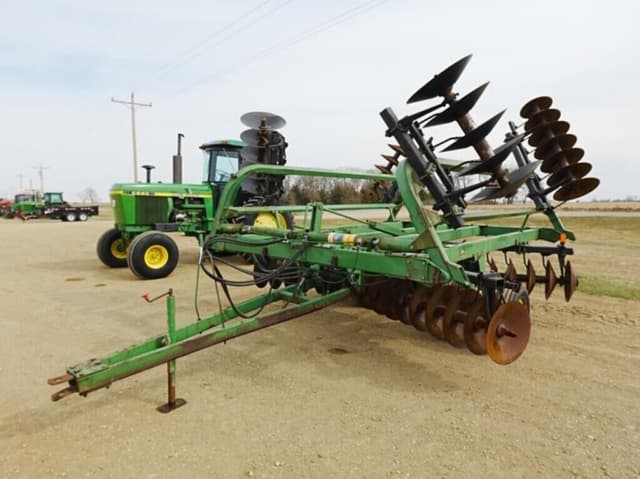 Image of John Deere 235 equipment image 4