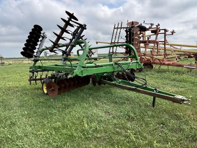 Image of John Deere 235 equipment image 2