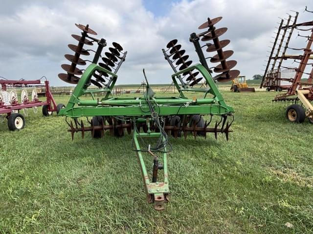 Image of John Deere 235 equipment image 1