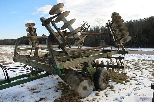 Image of John Deere 235 equipment image 1