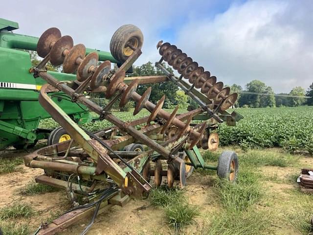 Image of John Deere 235 equipment image 1