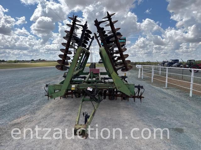 Image of John Deere 235 equipment image 1