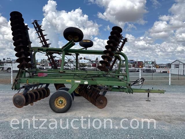 Image of John Deere 235 equipment image 3