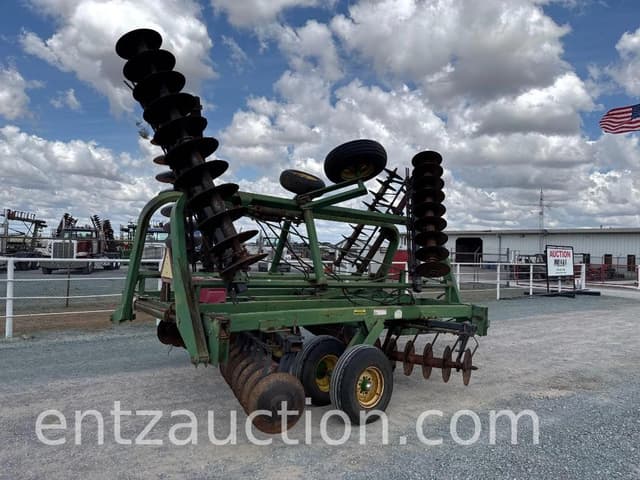 Image of John Deere 235 equipment image 4