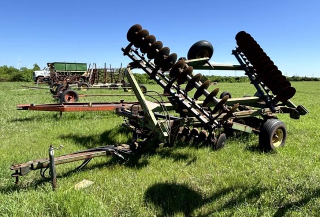 Image of John Deere 235 Primary image