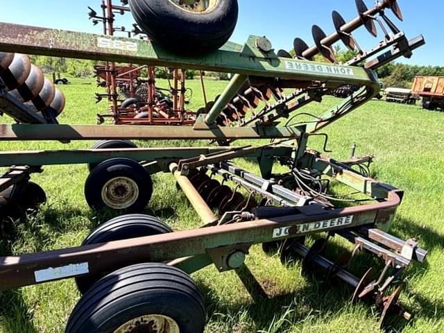 Image of John Deere 235 equipment image 3