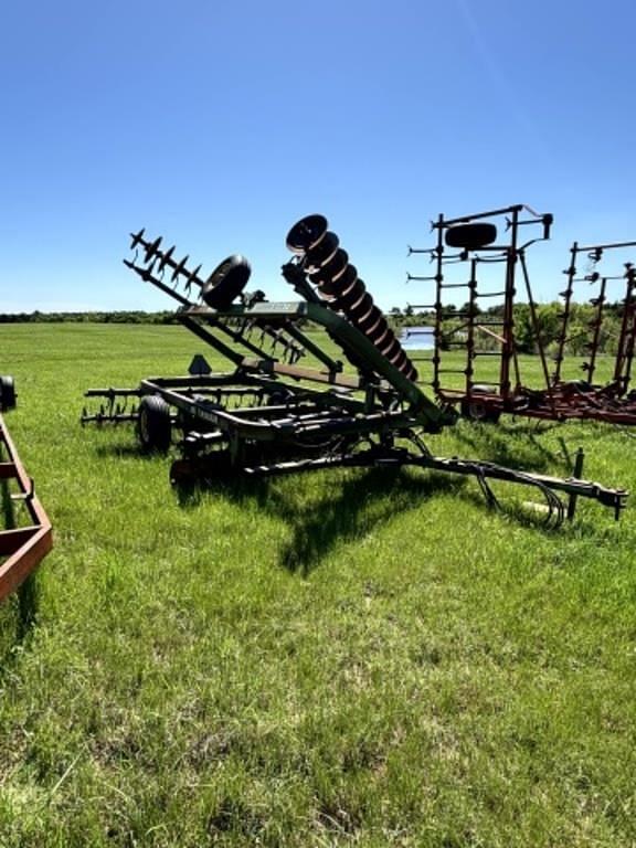 Image of John Deere 235 equipment image 1