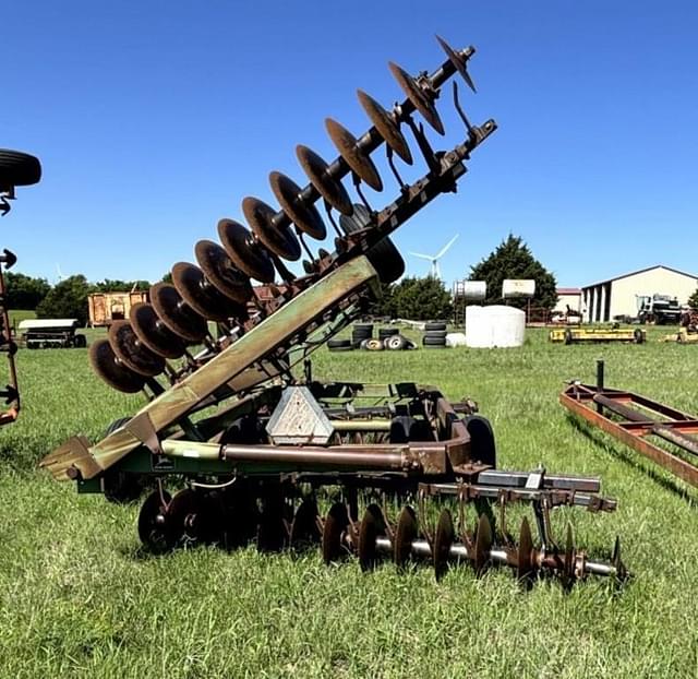 Image of John Deere 235 equipment image 2