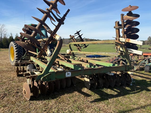 Image of John Deere 235 equipment image 3