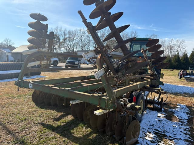 Image of John Deere 235 equipment image 4