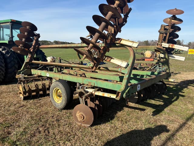 Image of John Deere 235 equipment image 2