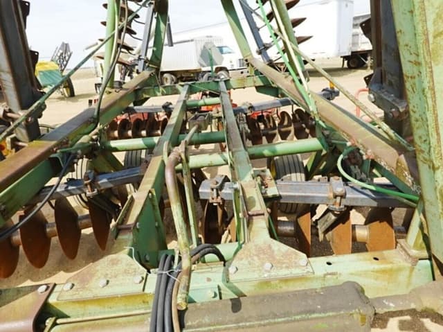 Image of John Deere 235 equipment image 4