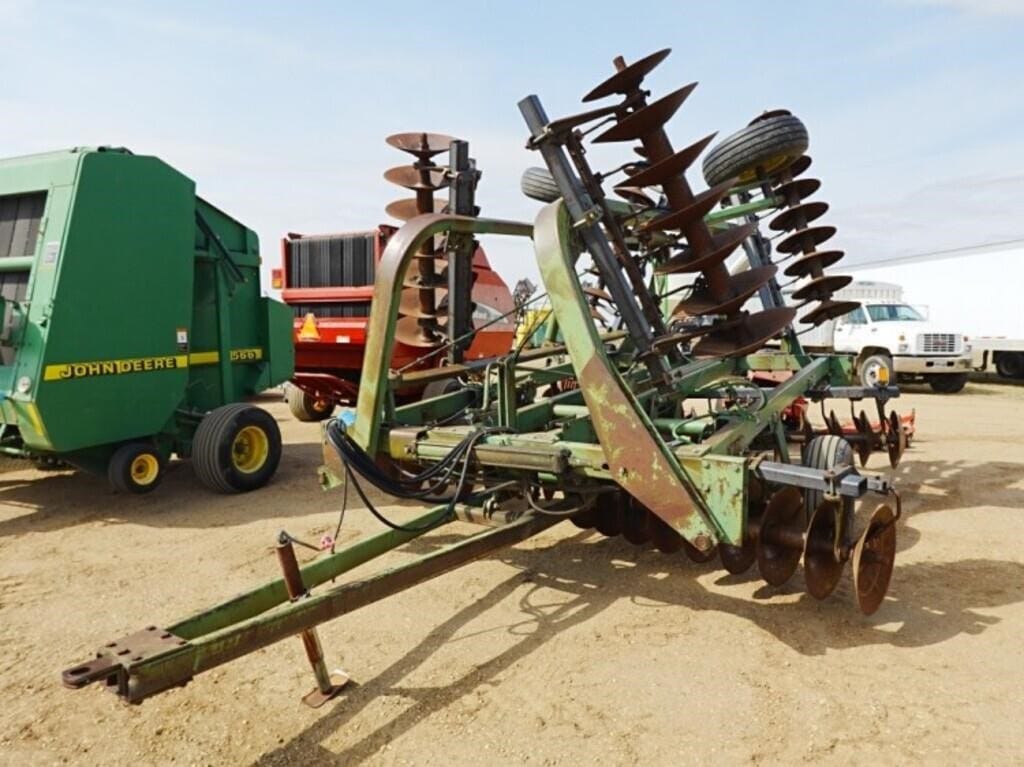 John Deere 235 Equipment Image0