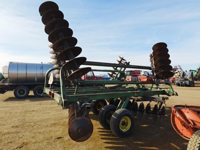 Image of John Deere 235 equipment image 2