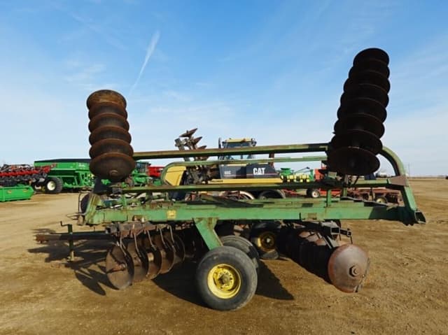 Image of John Deere 235 equipment image 4