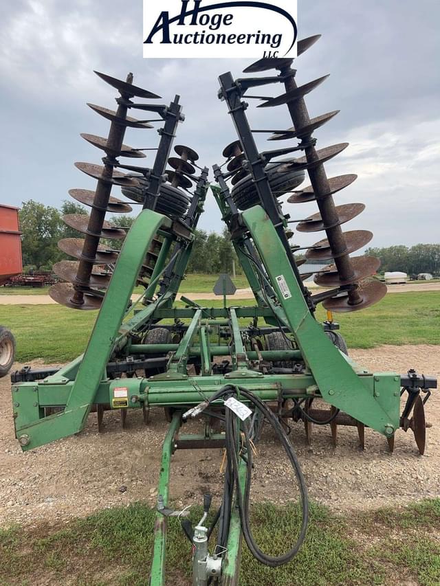 Image of John Deere 235 equipment image 2
