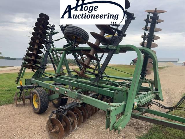 Image of John Deere 235 equipment image 3