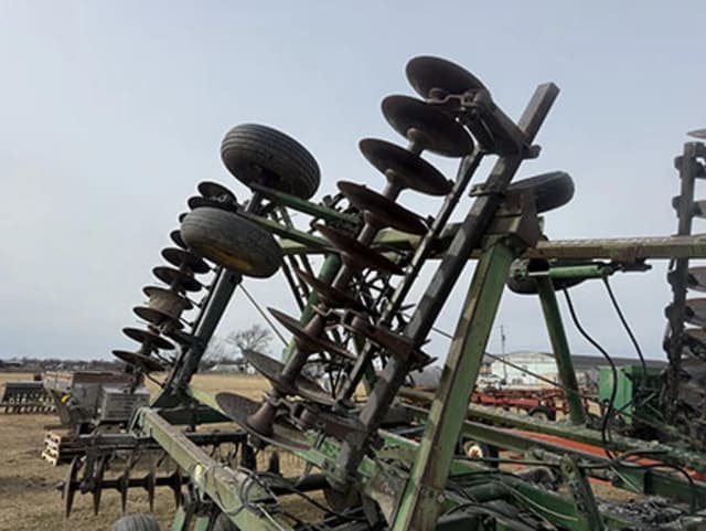 Image of John Deere 235 equipment image 3