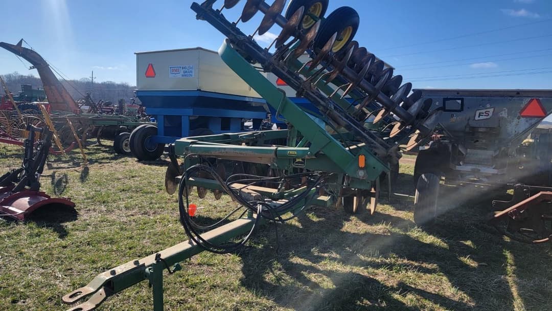 Image of John Deere 235 Image 1