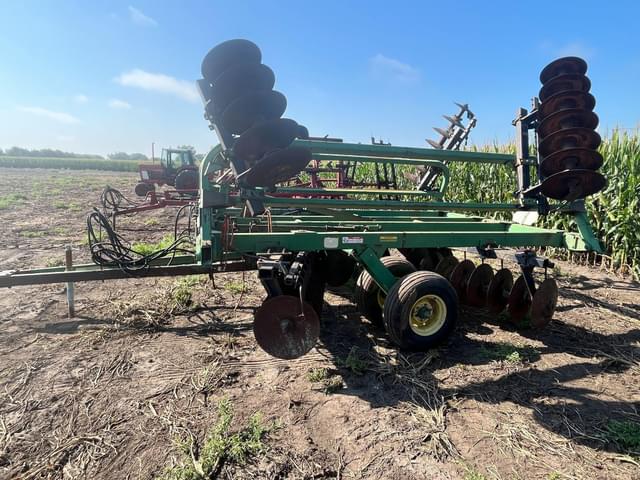 Image of John Deere 235 equipment image 2