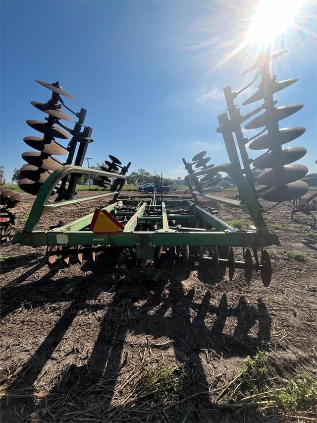Image of John Deere 235 equipment image 3