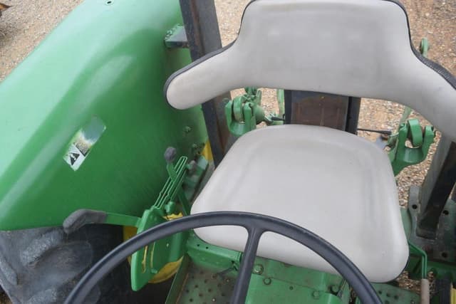 Image of John Deere 2355 equipment image 4