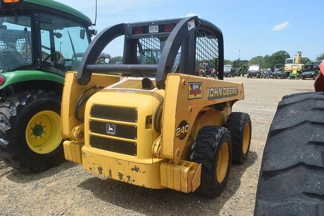 Image of John Deere 240 equipment image 3