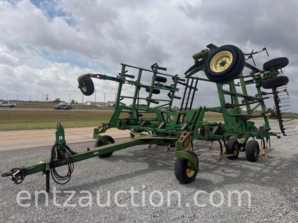 John Deere 2400 Equipment Image0