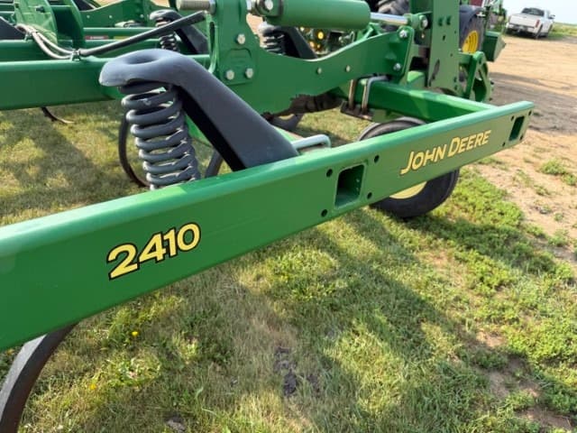 Image of John Deere 2410 equipment image 3