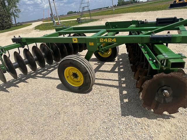 Image of John Deere 2424 equipment image 1