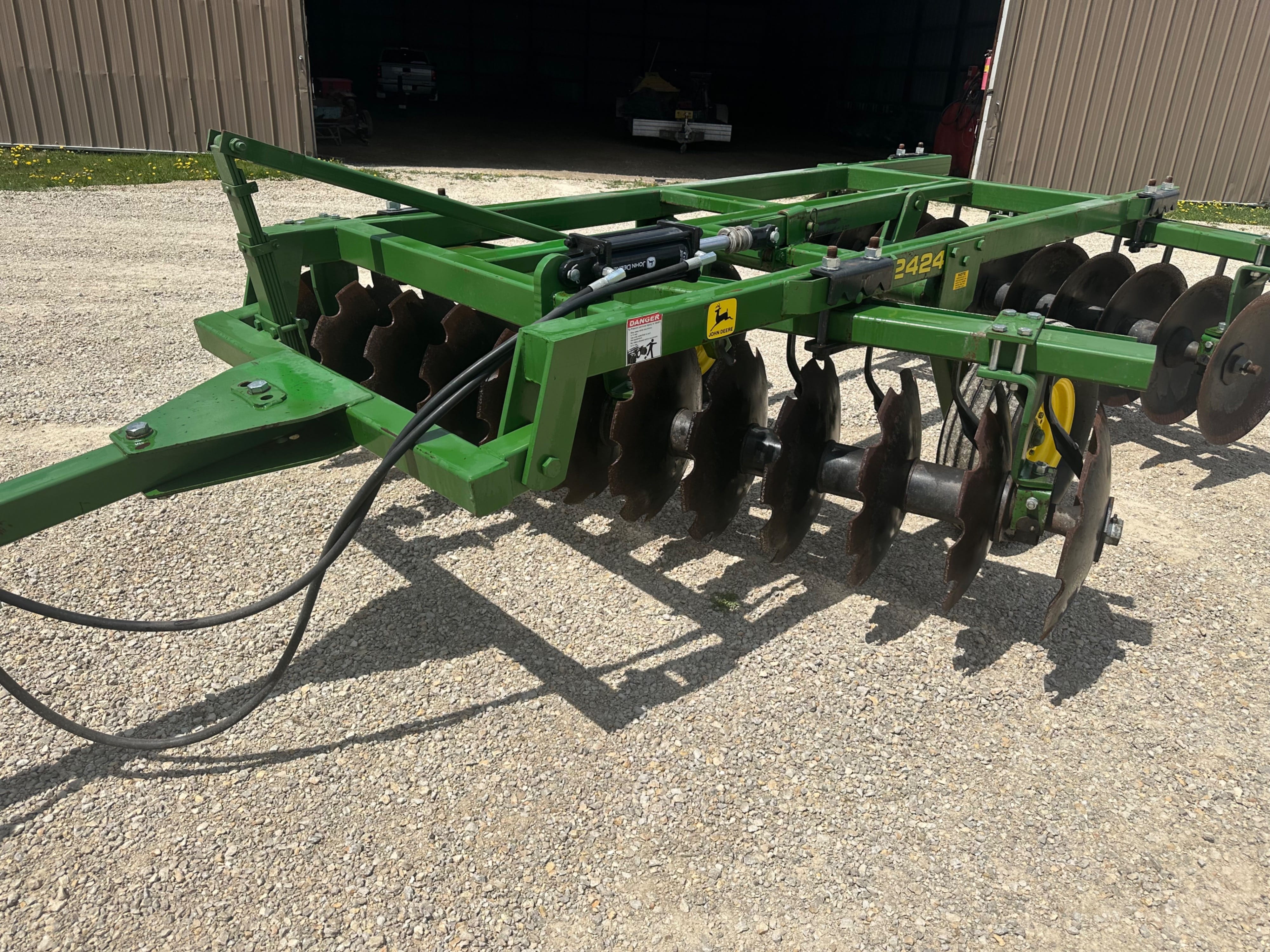 Main image John Deere 2424