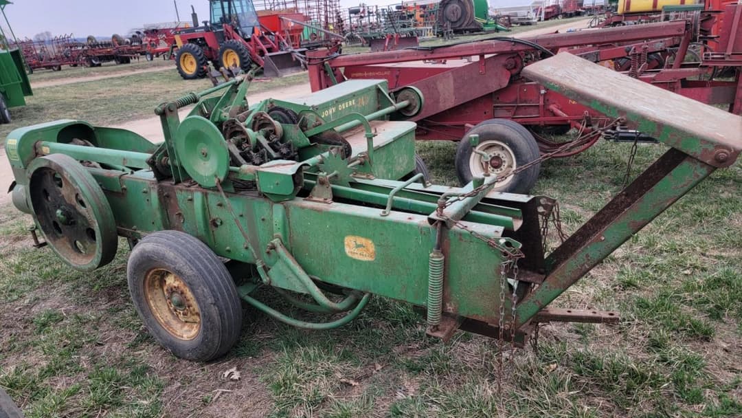Image of John Deere 24T Image 1
