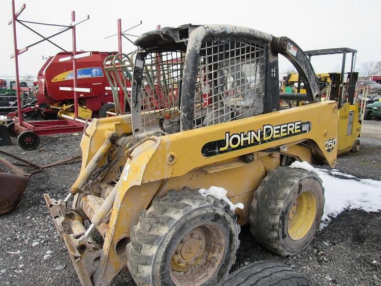 John Deere 250 Equipment Image0