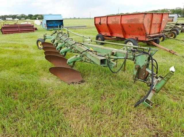 Image of John Deere 2500 equipment image 1