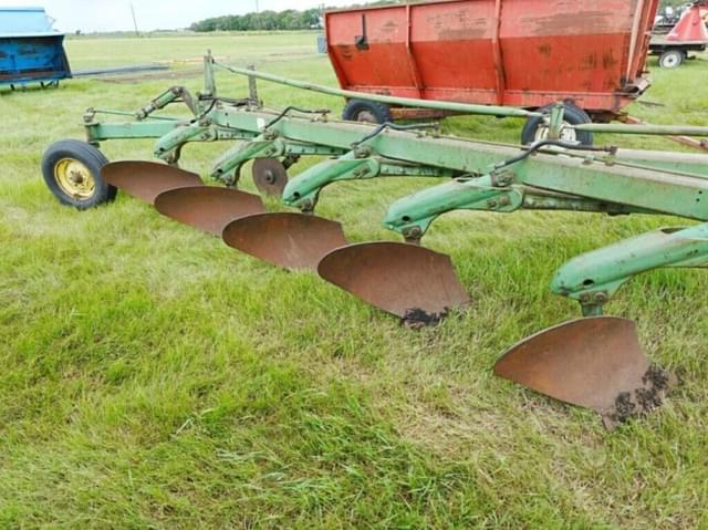 Image of John Deere 2500 equipment image 2