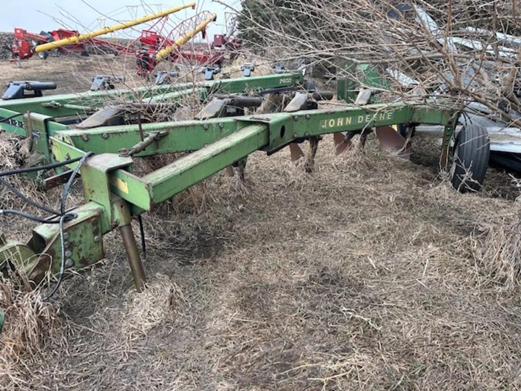 John Deere 2600 Equipment Image0