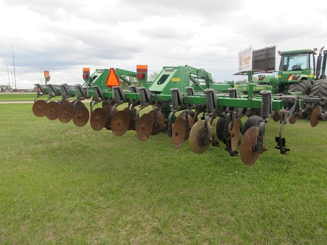 Image of John Deere 2700 equipment image 2