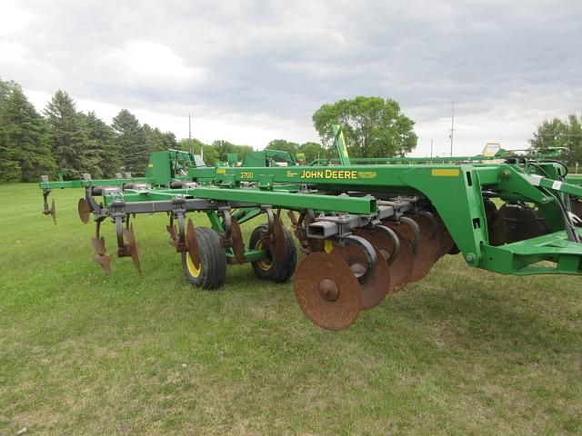 Image of John Deere 2700 equipment image 1