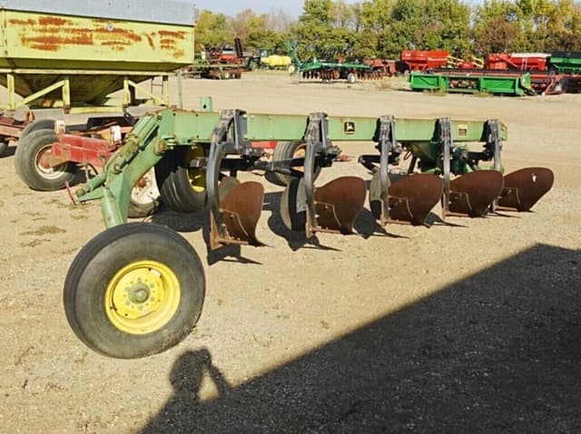 Image of John Deere 2600 equipment image 1