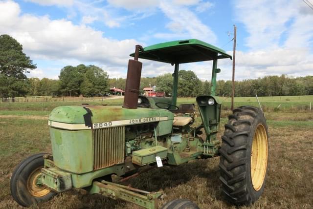 Image of John Deere 2640 equipment image 2