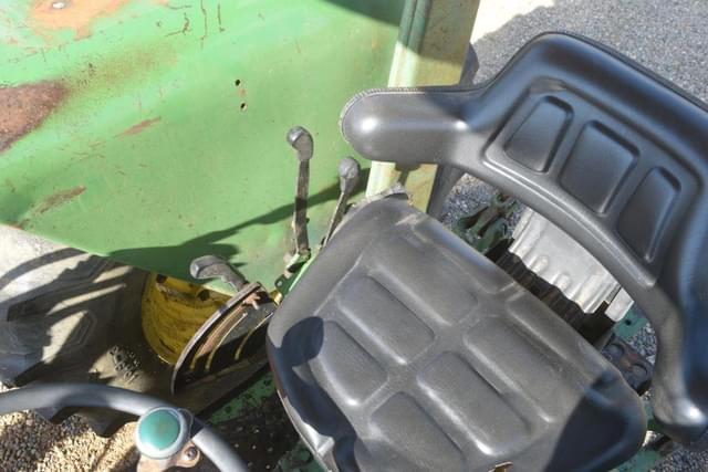Image of John Deere 2640 equipment image 4