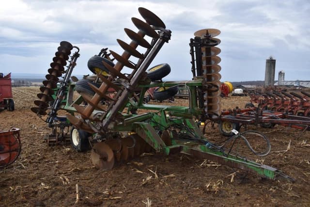 Image of John Deere 635 equipment image 1