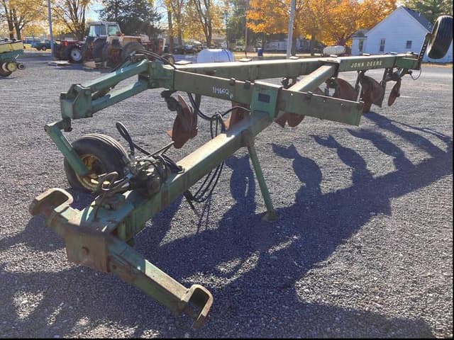 Image of John Deere 2700 equipment image 1