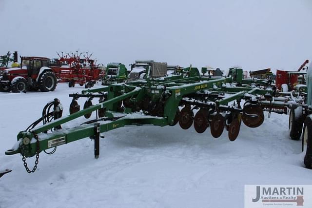 Image of John Deere 2700 equipment image 3